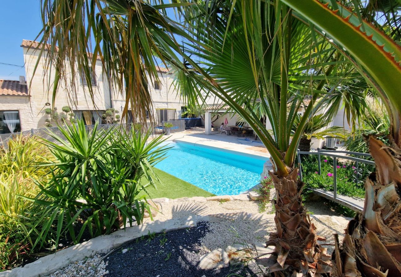 Villa à Beaucaire - location mas avec piscine Beaucaire LS3-450.