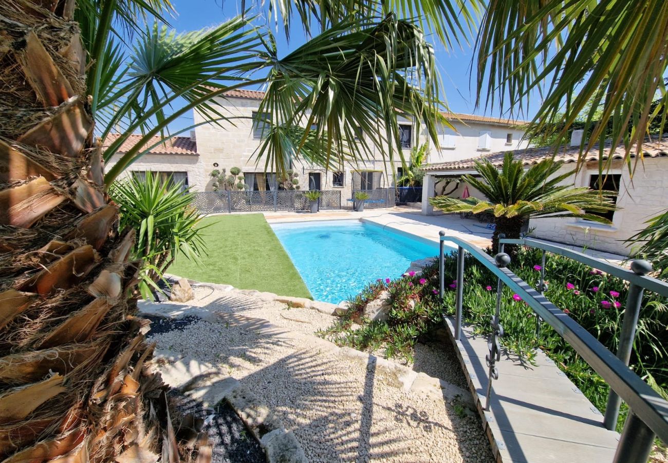 Villa à Beaucaire - location mas avec piscine Beaucaire LS3-450.