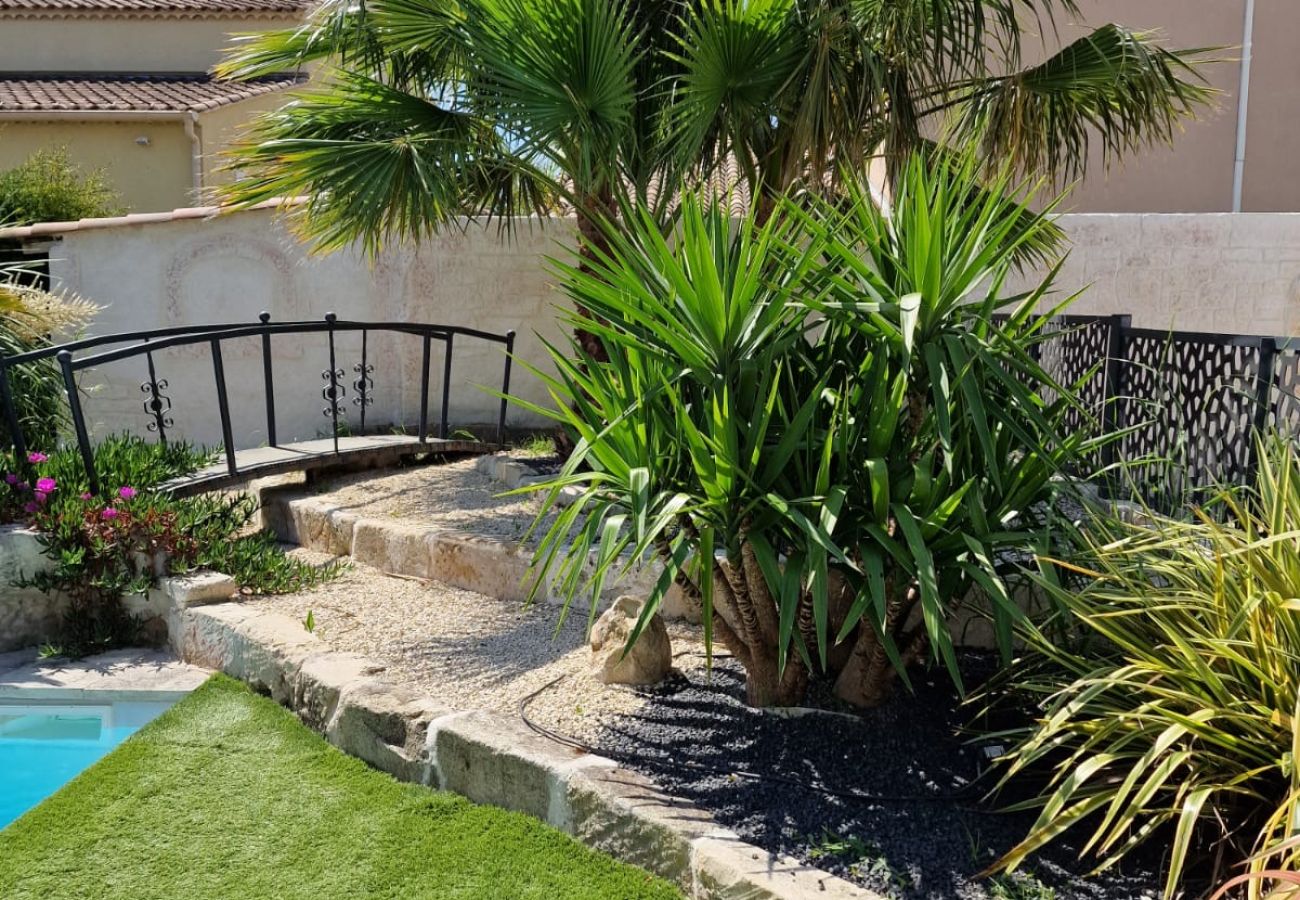 Villa à Beaucaire - location mas avec piscine Beaucaire LS3-450.
