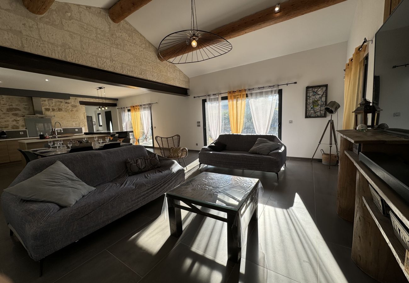 Villa à Beaucaire - location mas avec piscine Beaucaire LS3-450.