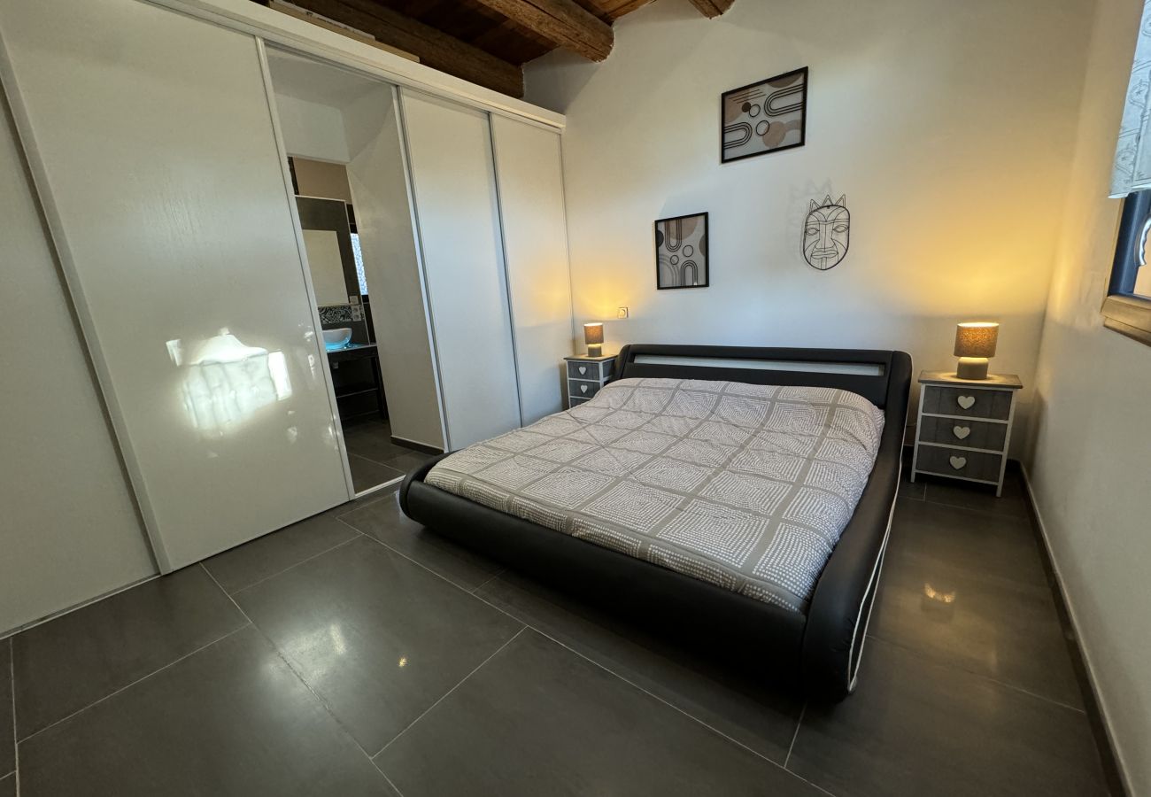 Villa à Beaucaire - location mas avec piscine Beaucaire LS3-450.