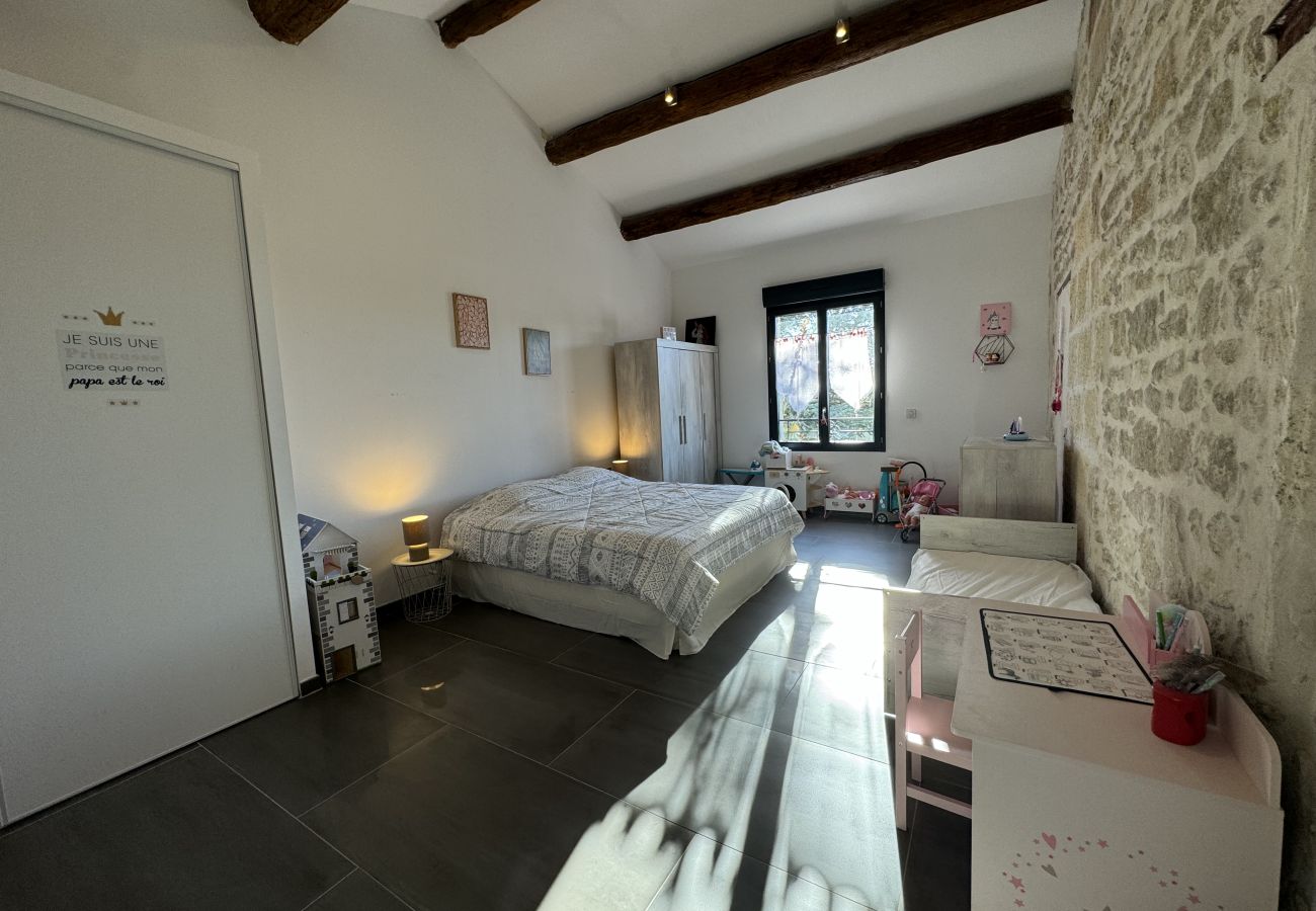 Villa à Beaucaire - location mas avec piscine Beaucaire LS3-450.