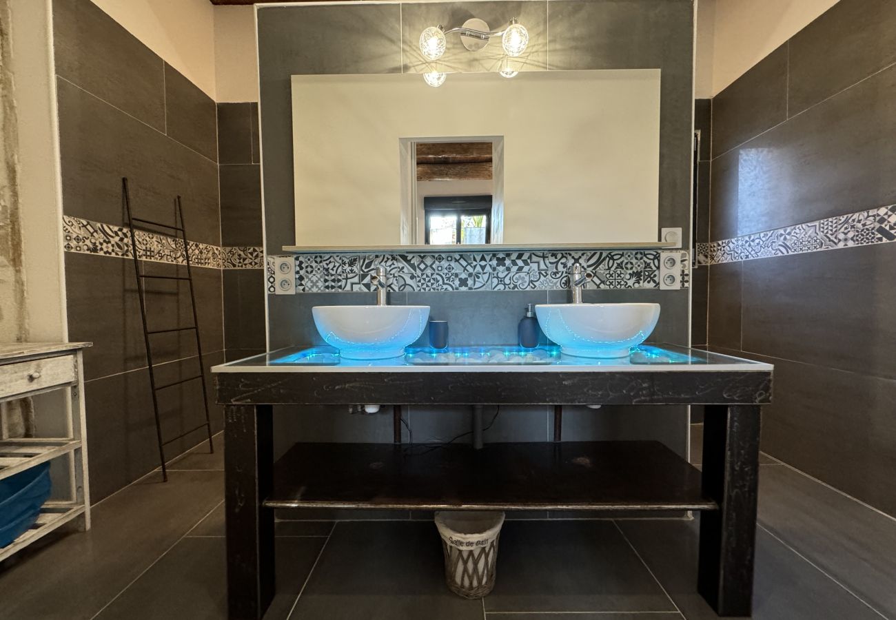 Villa à Beaucaire - location mas avec piscine Beaucaire LS3-450.