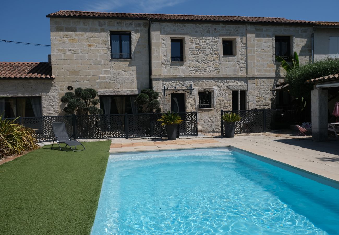 Villa à Beaucaire - location mas avec piscine Beaucaire LS3-450