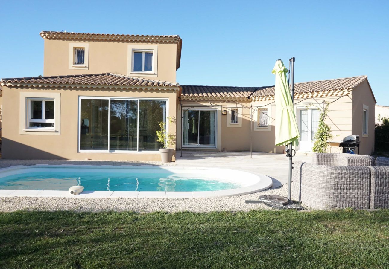 Location vacances Paradou villa à louer piscine