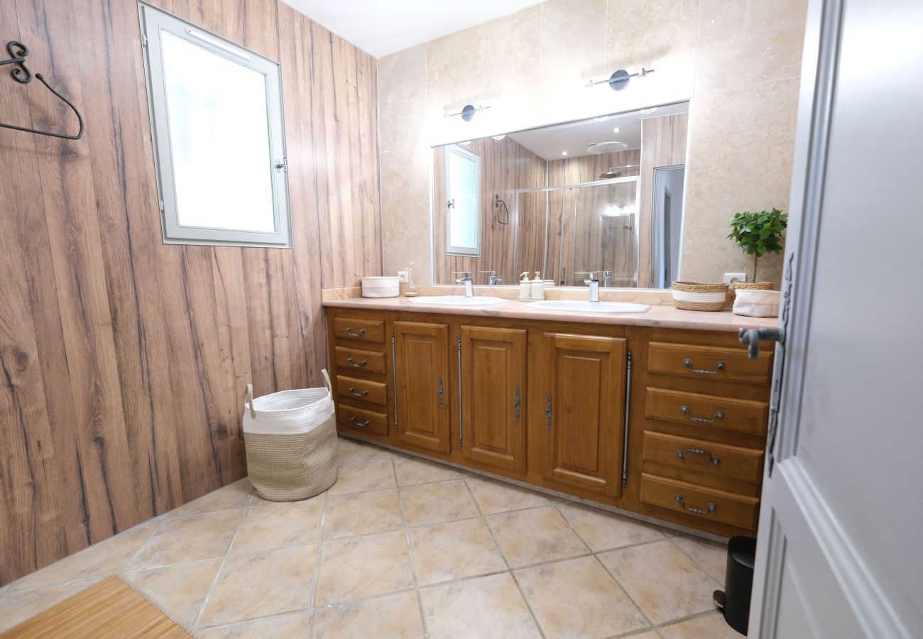 Location vacances SAINT-RÉMY-DE-PROVENCE maison à louer 1 salle de bains