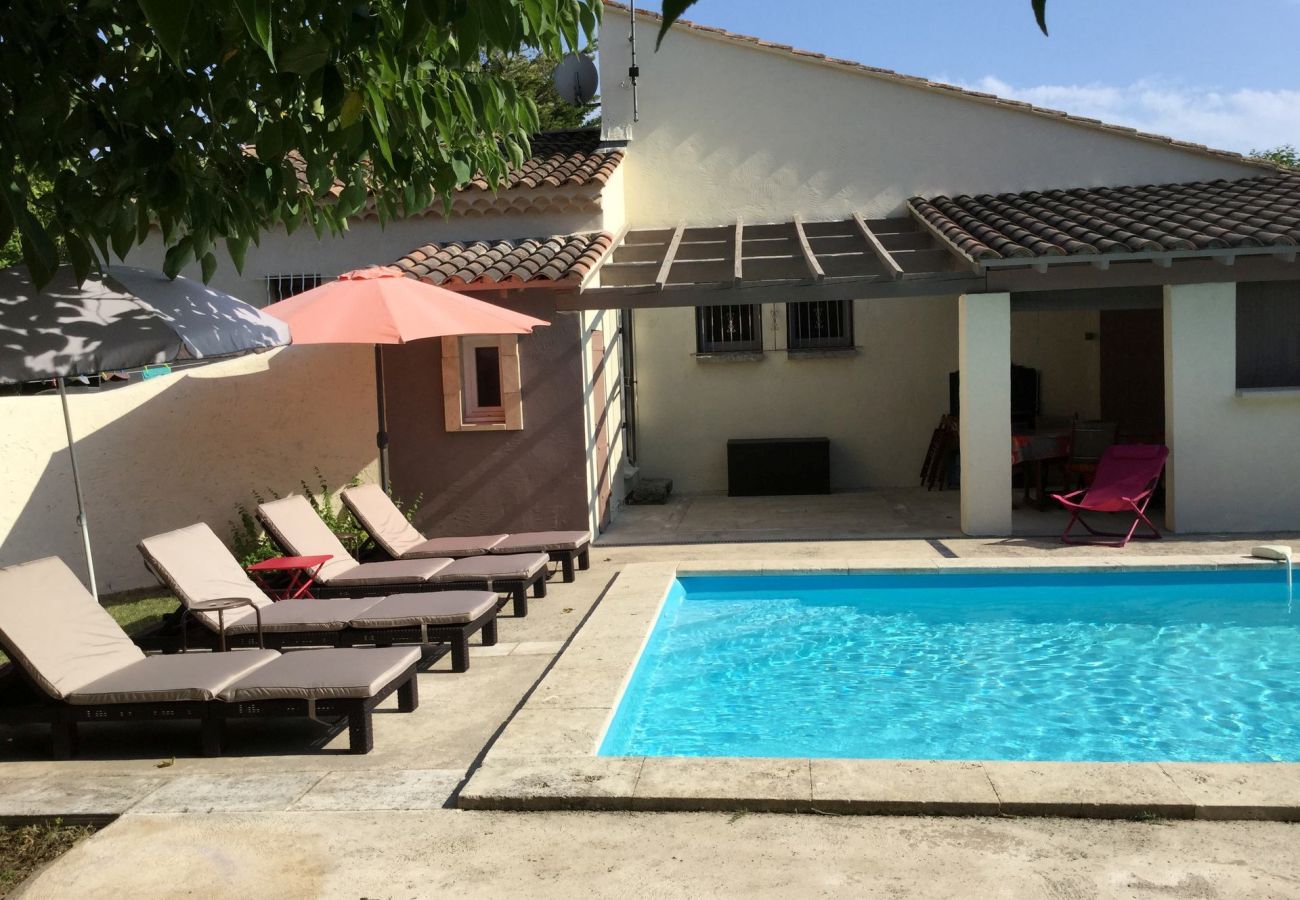 Location vacances MOURIÈS maison à louer piscine 6 personnes