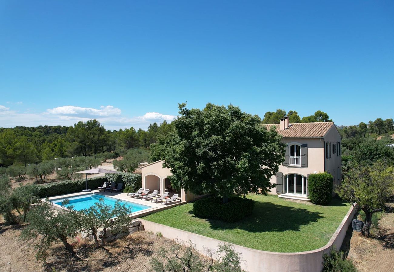 Location vacances mouries villa avec piscine à louer piscine chauffée
