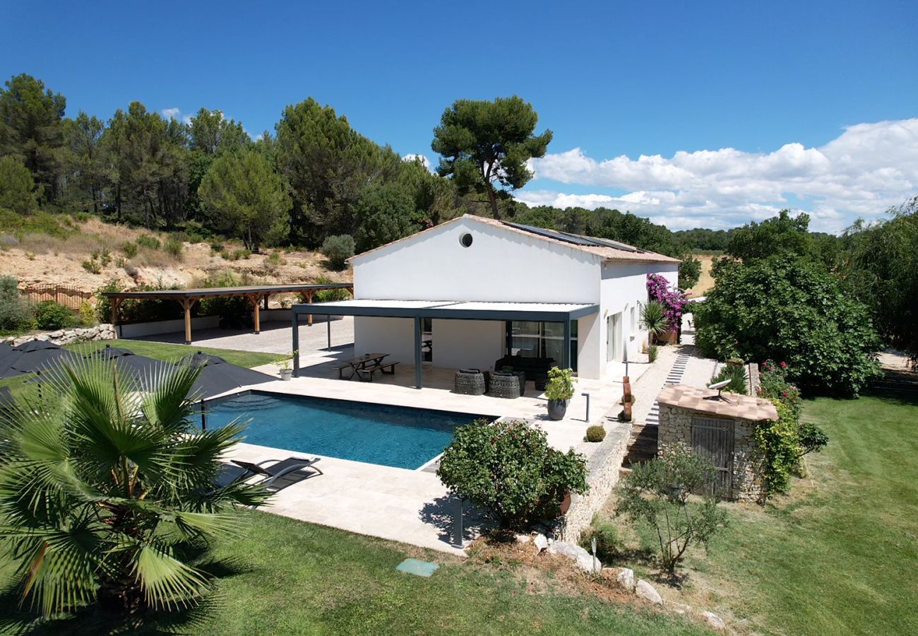 Location vacances SAINT CANNAT villa piscine à louer proche Aix 