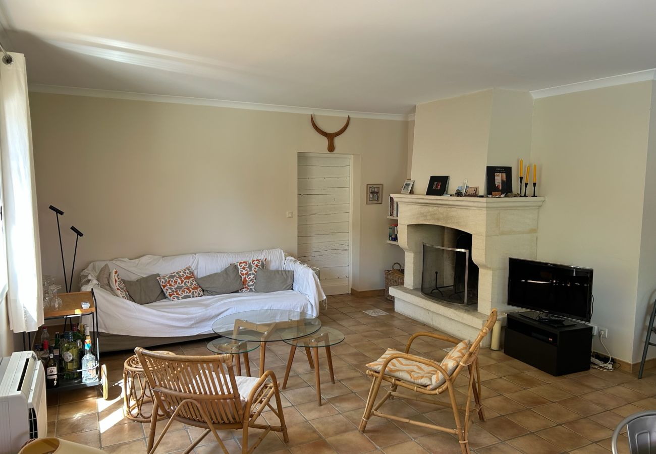 Maison à Mouriès - Villa climatisée piscine clôturée Mouries Alpilles 8 pers