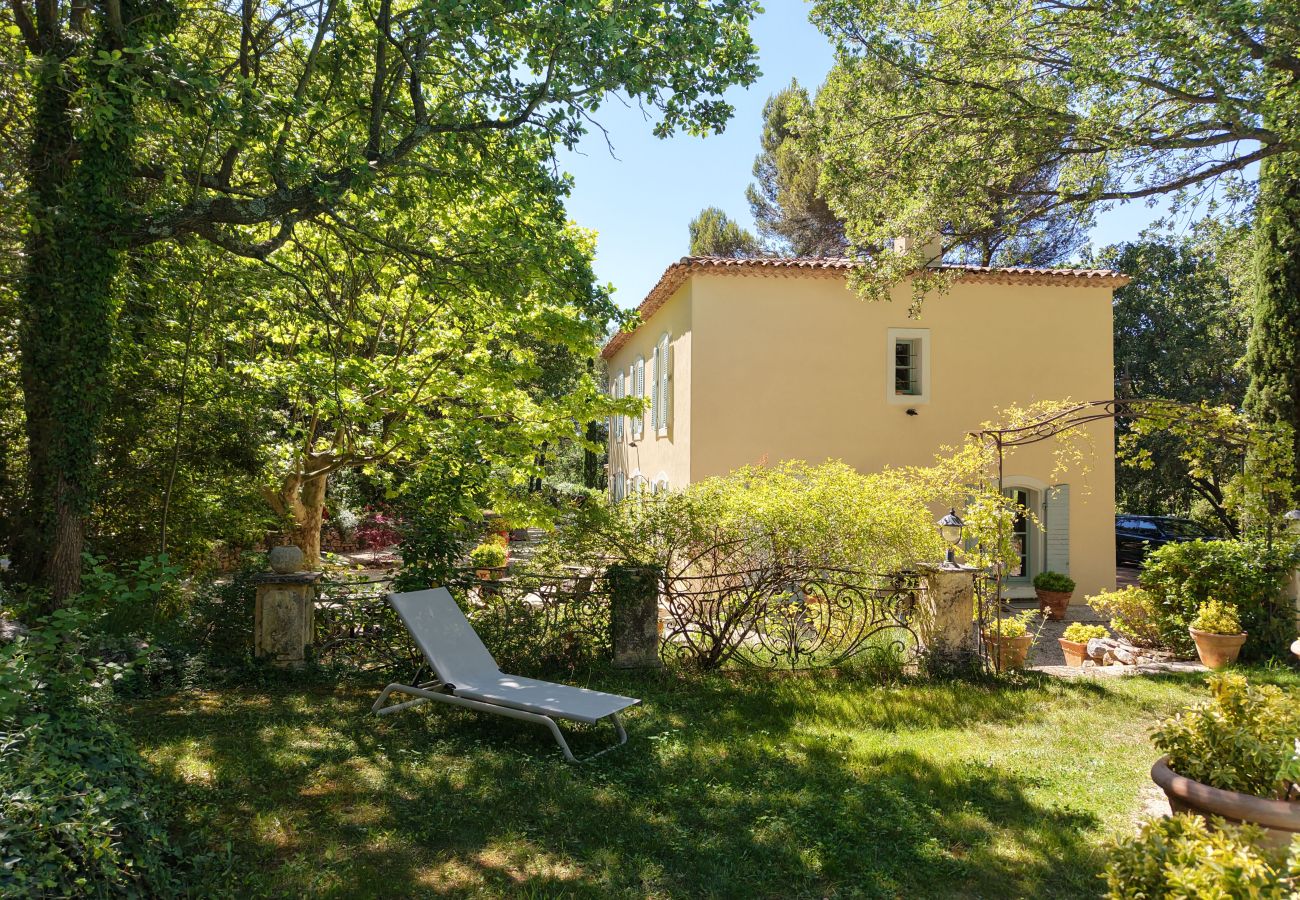 Villa à Saint-Antonin-sur-Bayon - Propriété Aix-en-Provence Vue Ste-Victoire piscine 12x8
