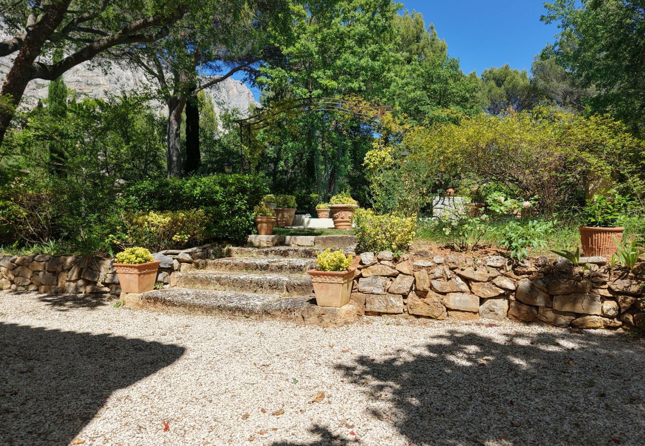 Villa à Saint-Antonin-sur-Bayon - Propriété Aix-en-Provence Vue Ste-Victoire piscine 12x8