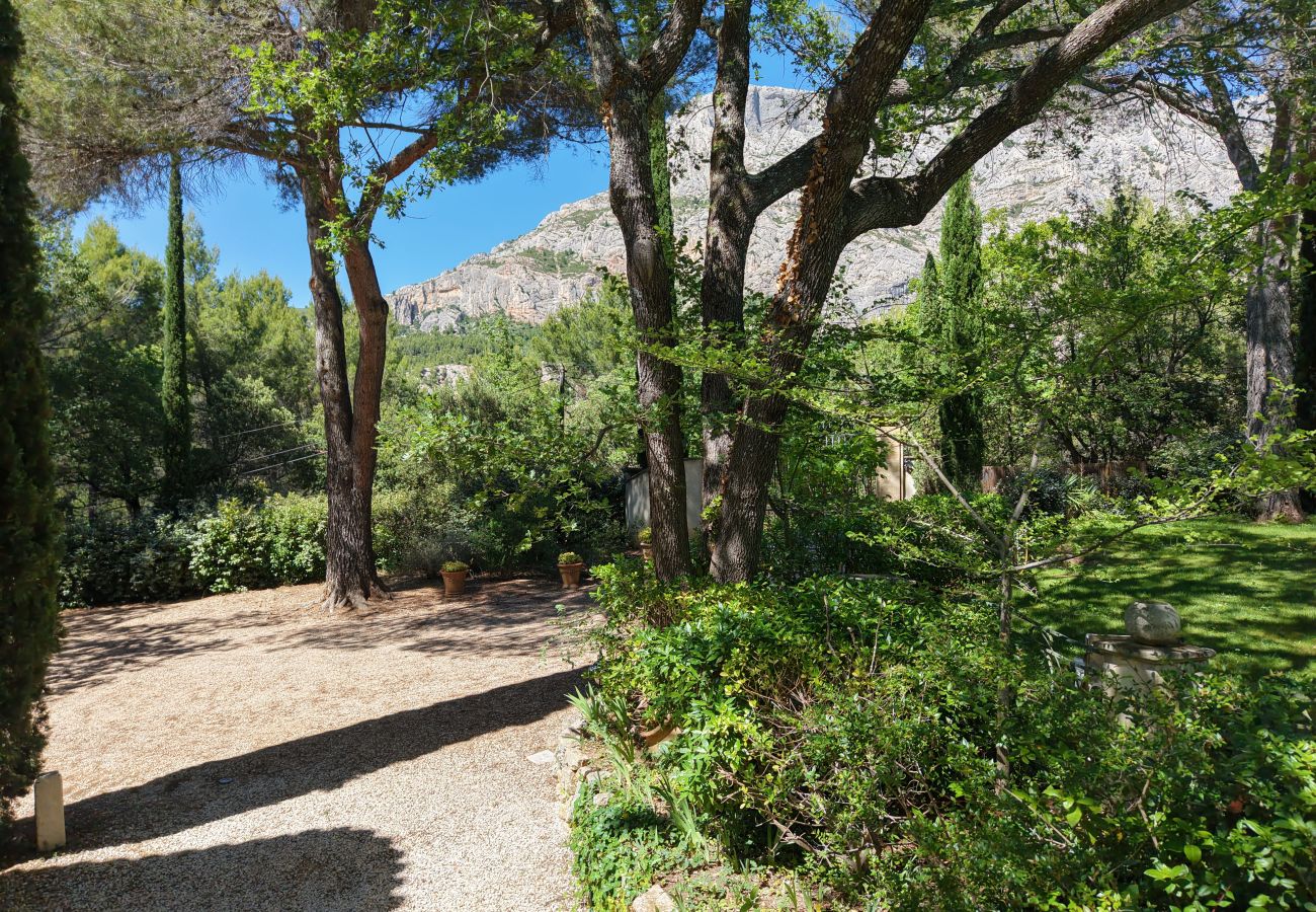 Villa à Saint-Antonin-sur-Bayon - Propriété Aix-en-Provence Vue Ste-Victoire piscine 12x8