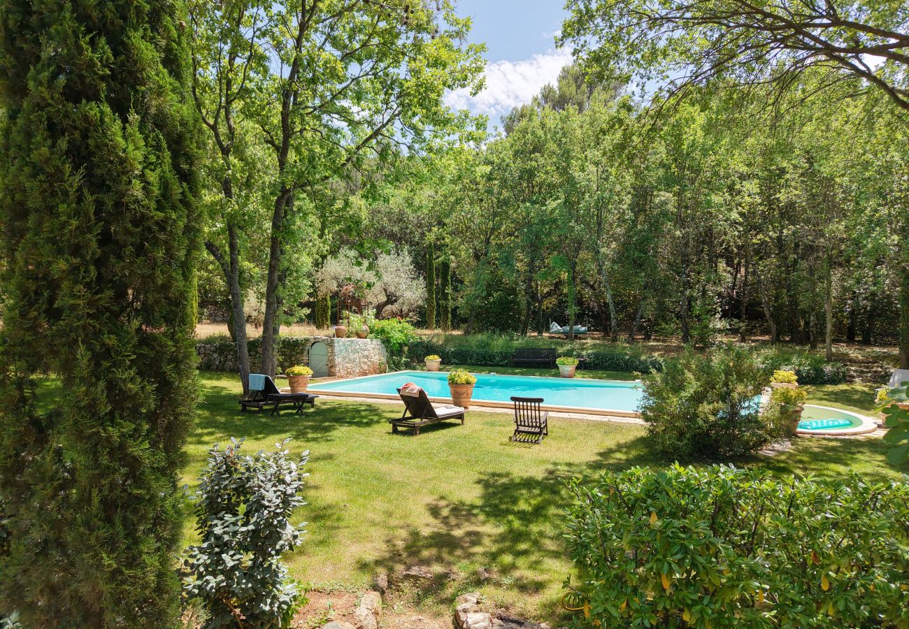 Villa à Saint-Antonin-sur-Bayon - Propriété Aix-en-Provence Vue Ste-Victoire piscine 12x8