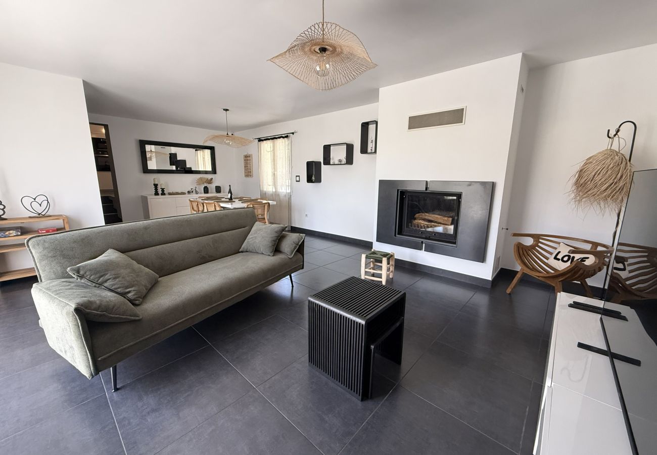 Villa moderne climatisée piscine, grand séjour – 6 pers. Carpentras