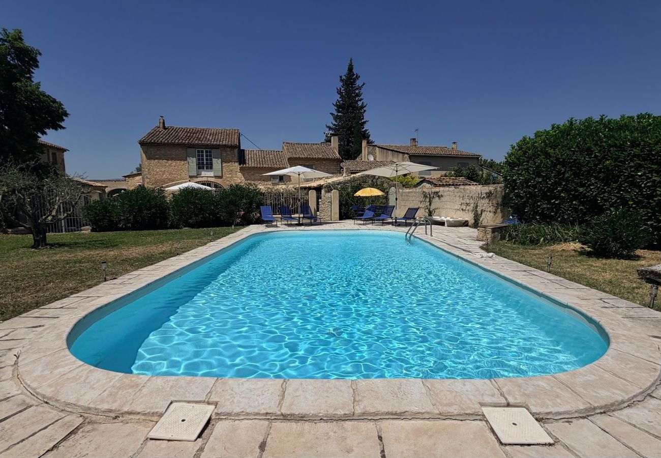 Villa à Mallemort - Mas provençal piscine, vue Luberon, 10 pers proche Aix