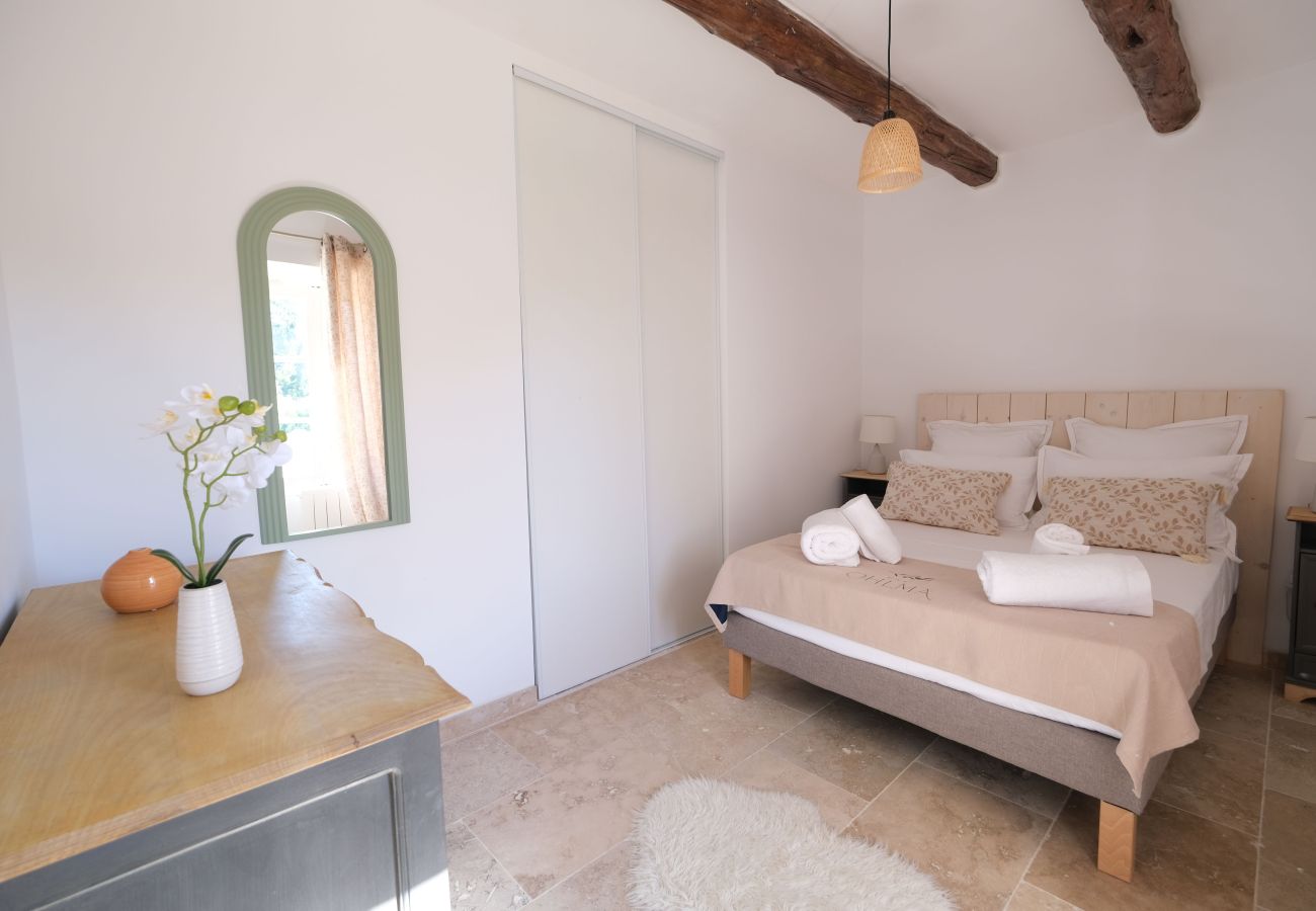 Villa à Mallemort - Mas provençal piscine, vue Luberon, 10 pers proche Aix