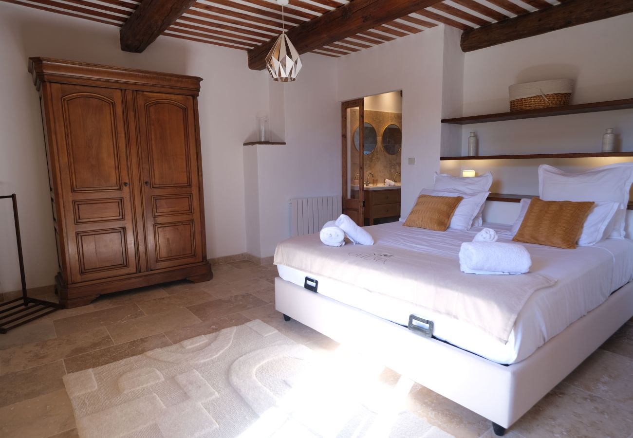 Mas provençal, piscine, jardin, 5 chambres, 10 pers proche Aix