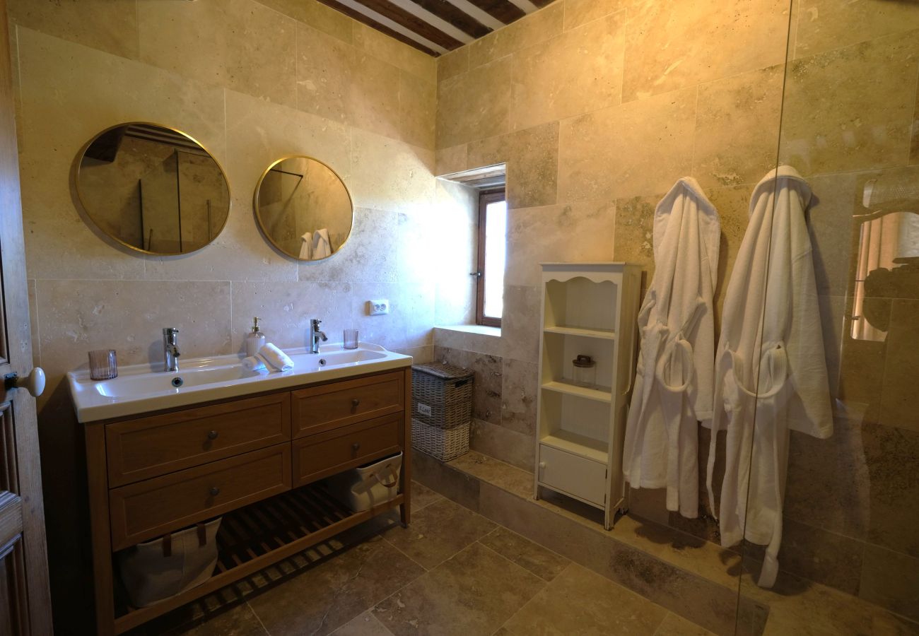 Villa à Mallemort - Mas provençal piscine, vue Luberon, 10 pers proche Aix
