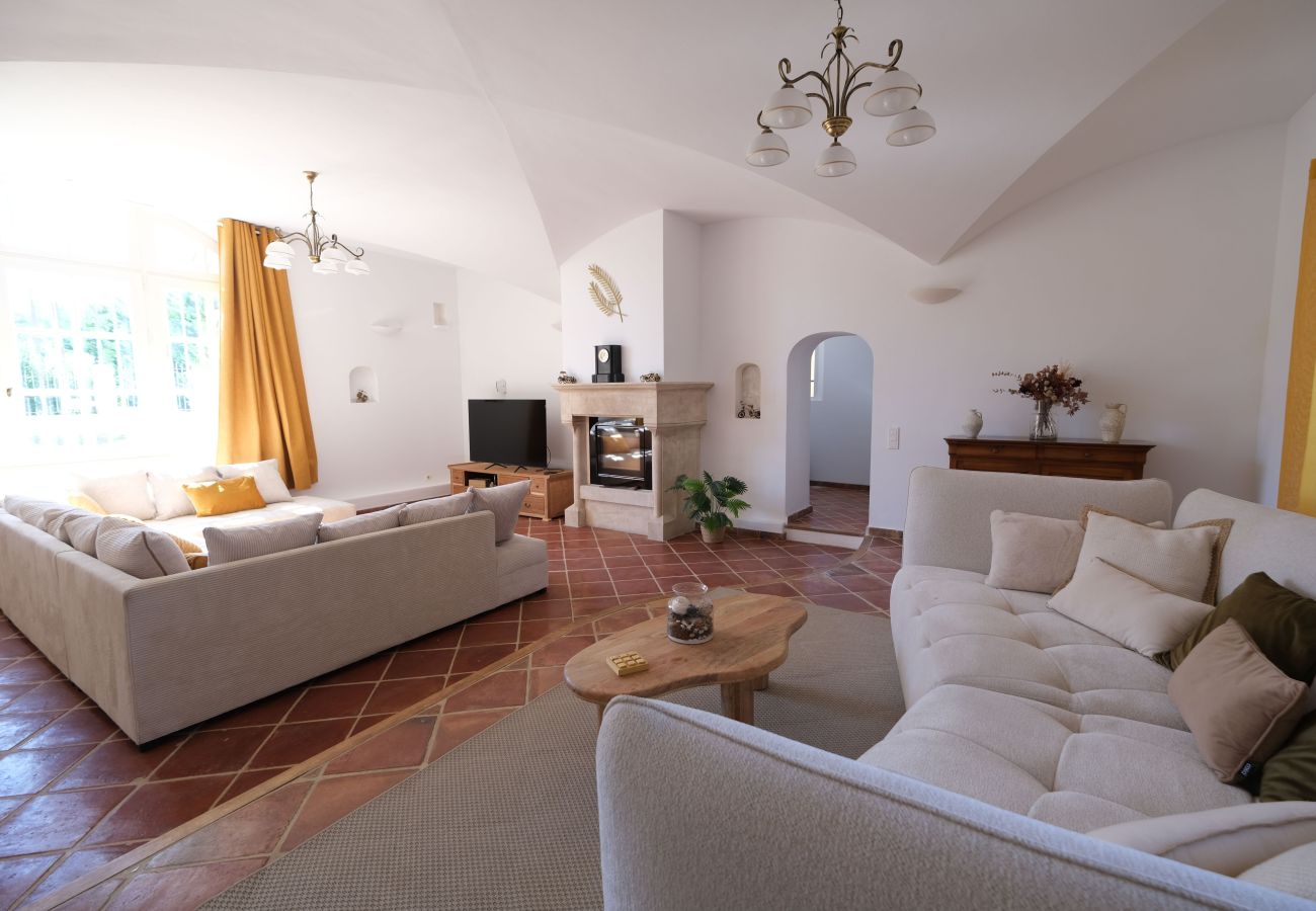 Villa à Mallemort - Mas provençal piscine, vue Luberon, 10 pers proche Aix