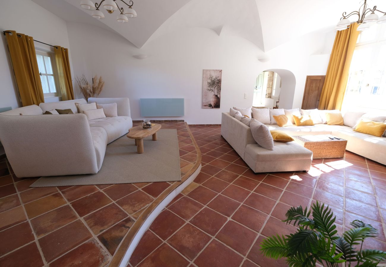 Villa à Mallemort - Mas provençal piscine, vue Luberon, 10 pers proche Aix