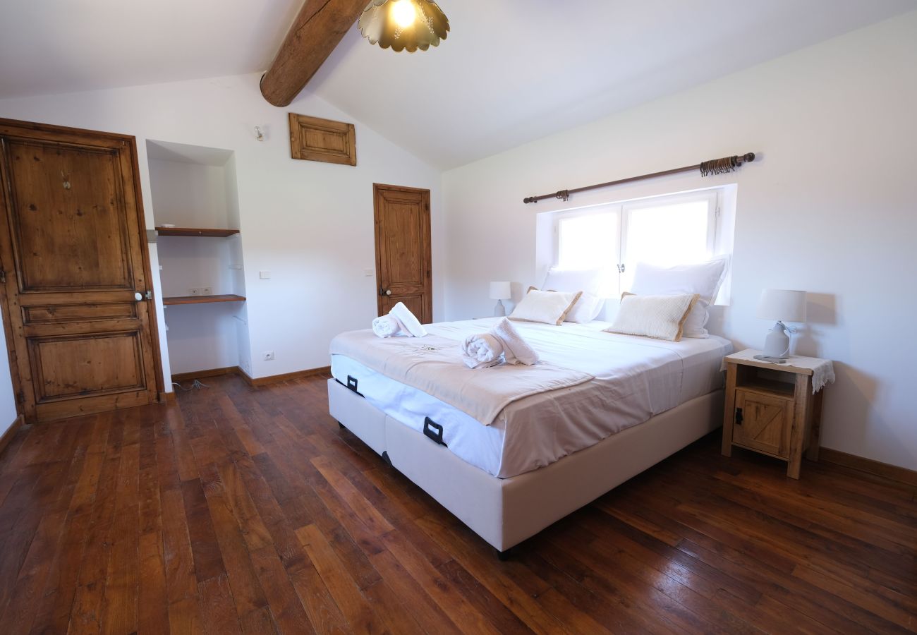 Villa à Mallemort - Mas provençal piscine, vue Luberon, 10 pers proche Aix