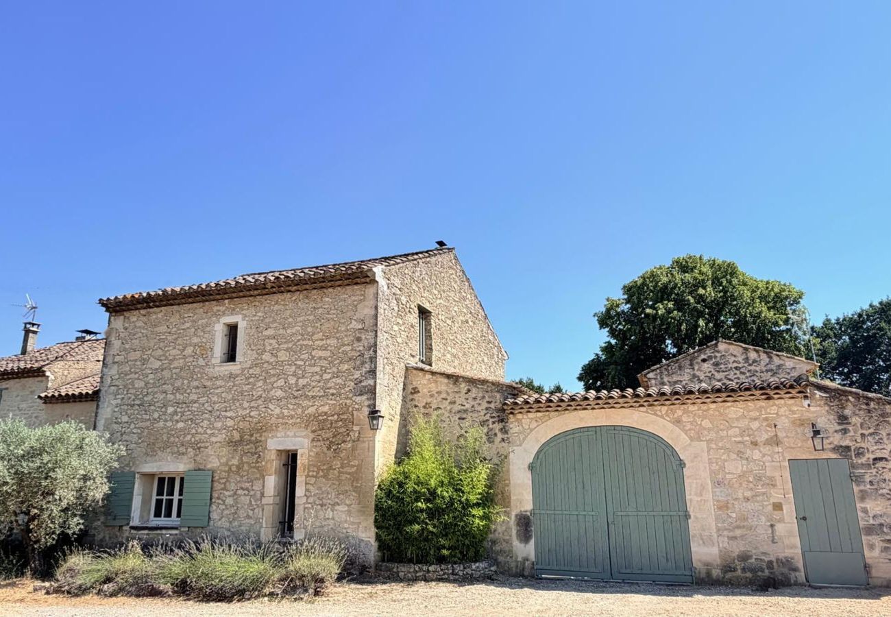 Villa à Mallemort - Mas provençal piscine, vue Luberon, 10 pers proche Aix