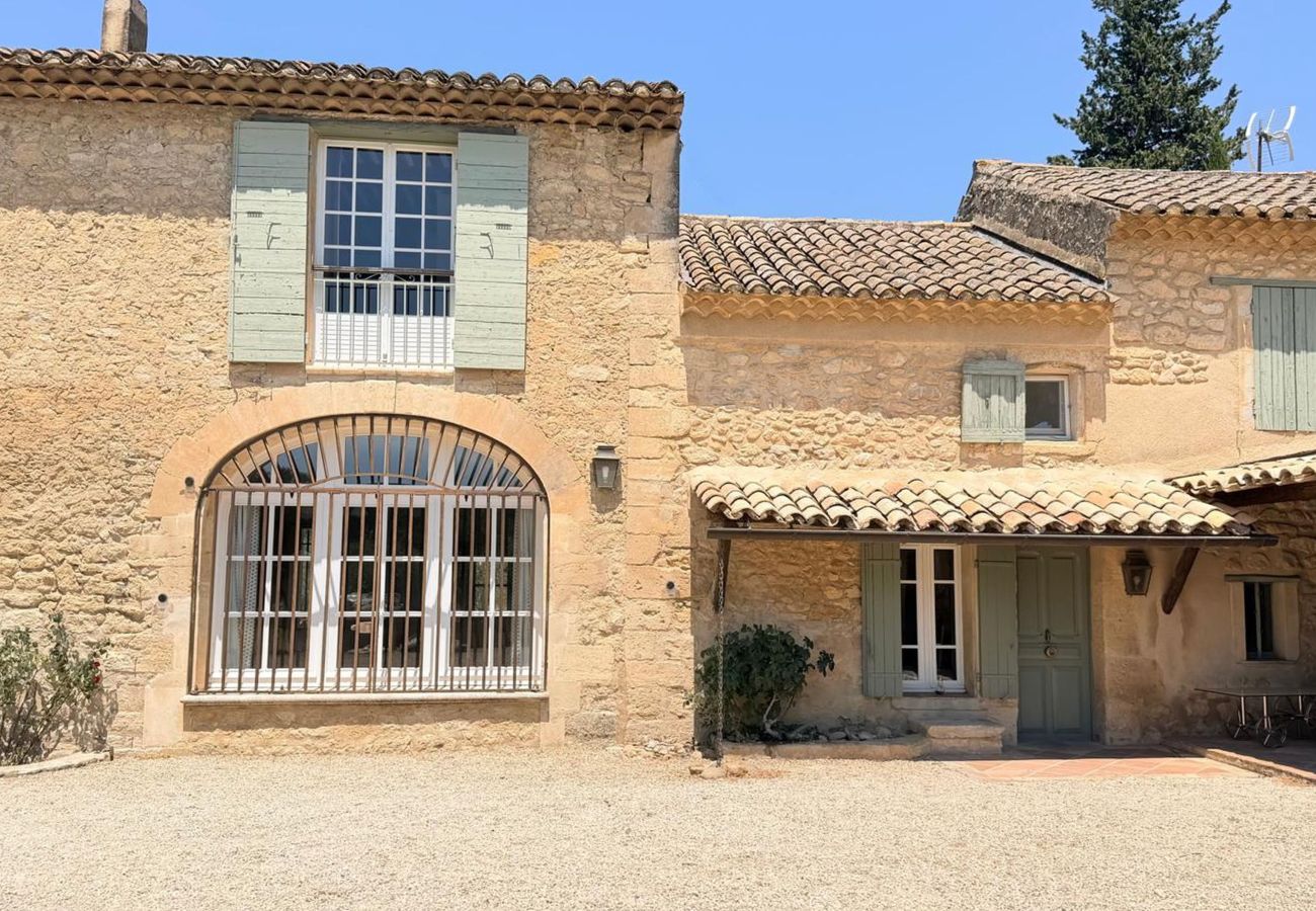 Villa à Mallemort - Mas provençal piscine, vue Luberon, 10 pers proche Aix